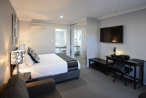 Astro Dish Motor Inn - Accommodation Directory 1