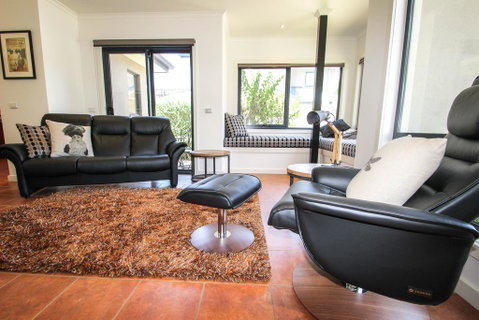 Avignon In Bright - Accommodation Directory 2
