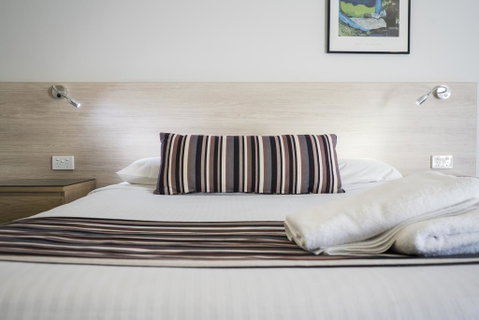 Avoca Beach Hotel - Accommodation Directory 3
