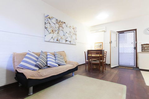 B3 Walk To UWA, Swan River On The Nedlands Border - Accommodation Directory 0