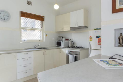 B6 Close To UWA, Swan River, Cafes & The New Childrens Hospital - Accommodation Directory 3