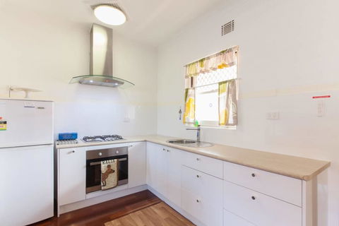 B8 Cafes, Resturants, UWA Close To SCGH - Accommodation Directory 2