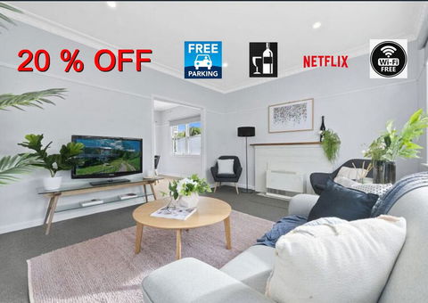 BALLARAT CLOSE 2 CBD + HOSPITAL+3BR HOME+NETFLIX + WiFi + Gift - Accommodation Directory 0