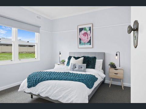 BALLARAT CLOSE 2 CBD + HOSPITAL+3BR HOME+NETFLIX + WiFi + Gift - Accommodation Directory 1