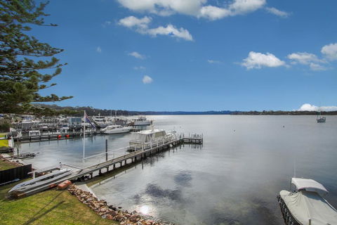 Bancroft Bay Frontage - Accommodation Directory 3