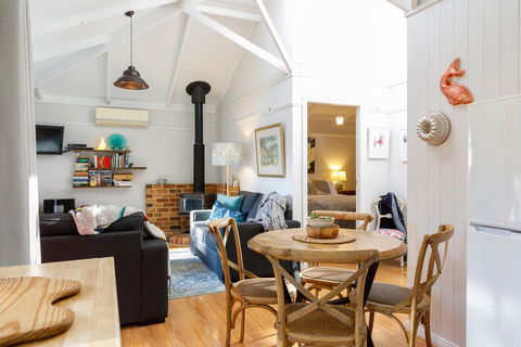 Bandalong Cottages - Accommodation Directory 0