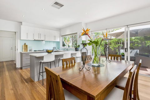 BANGALOW - MORNINGTON - Accommodation Directory 1