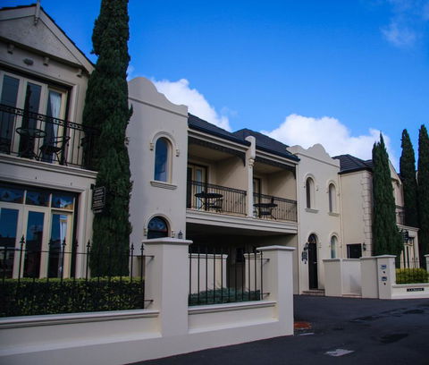Banyan Place - Accommodation Directory 2
