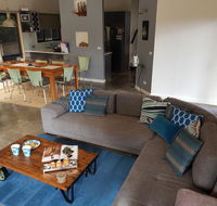 Bay Breeze Holiday Home - Accommodation Directory