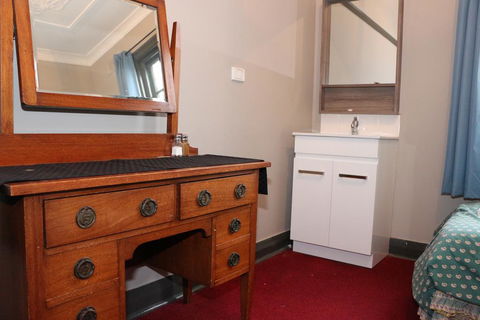 Bayview Hotel - Batemans Bay - Accommodation Directory 1