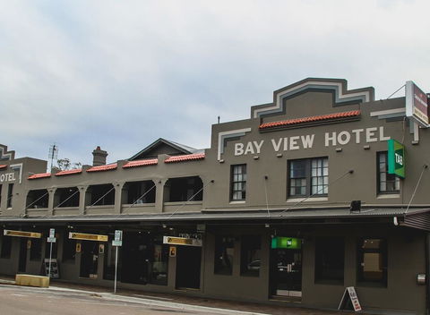 Bayview Hotel - Batemans Bay - Accommodation Directory 0