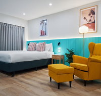 Red Star Palm Beach - Accommodation Directory