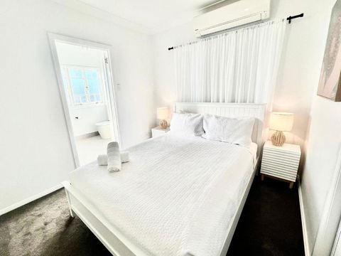 Renovated Queenslander - Upstairs 2km To Stadium - Accommodation Directory 2