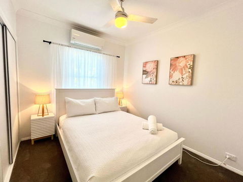 Renovated Queenslander - Upstairs 2km To Stadium - Accommodation Directory 3