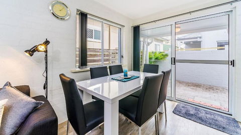 RED Rock - Townhouse In Town - Accommodation Directory 1