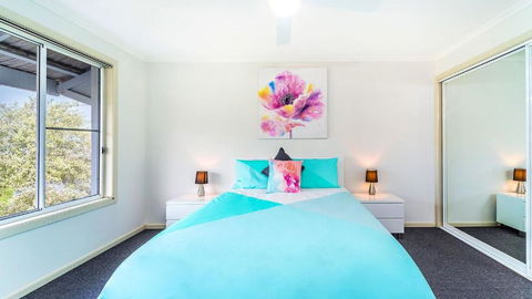 RED Rock - Townhouse In Town - Accommodation Directory 3
