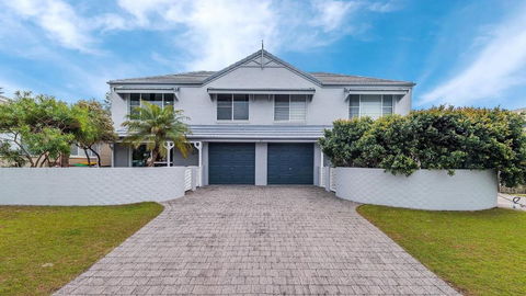 RED Rock - Townhouse In Town - Accommodation Directory 0