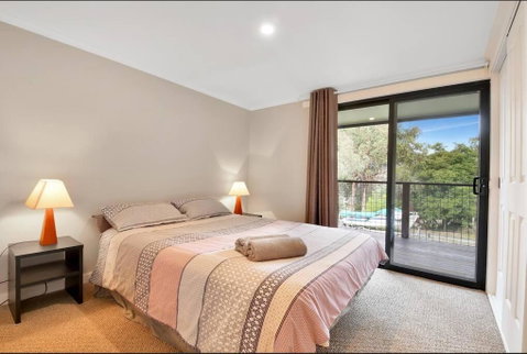 Relax At Goughs Bay - Accommodation Directory 1