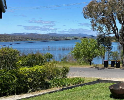Relax In The Spa With Views Opposite Lake Eildon - Accommodation Directory 0