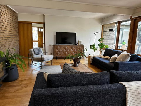 Relaxed And Stylish -self Check In, Secure Parking - Accommodation Directory 0