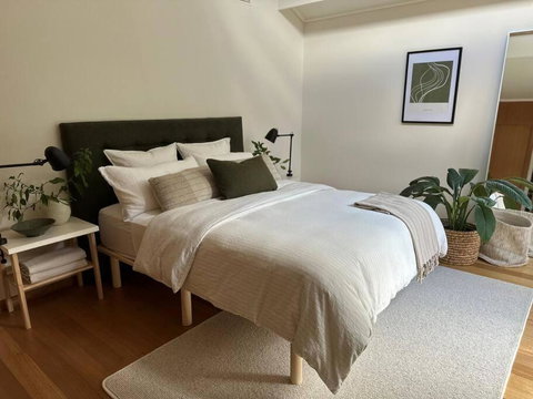 Relaxed And Stylish -self Check In, Secure Parking - Accommodation Directory 1