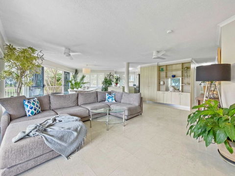 Relaxing Ocean View Apartment In Buddina - Accommodation Directory 1