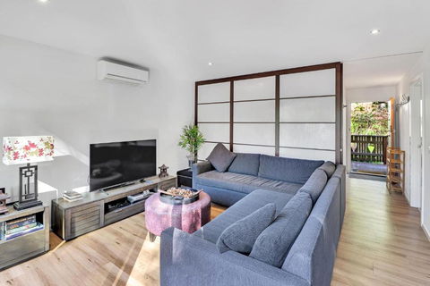 Ren Basera - Accommodation Directory 2