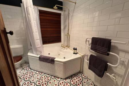 Renovated Cottage Near Cataract Gorge Launceston - Accommodation Directory 3