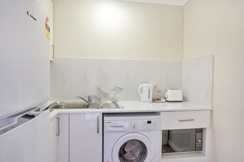Renovated Stylish Studio - Accommodation Directory 3