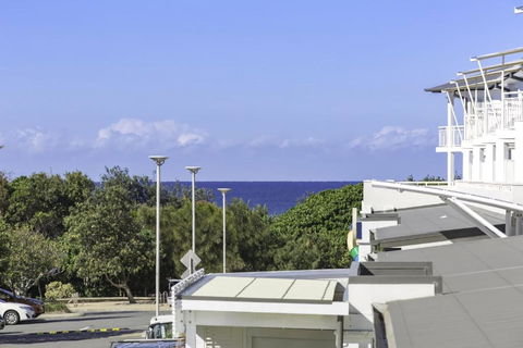 RESORT ON THE BEACH 1219/20 - Accommodation Directory 3