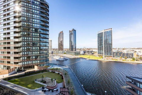 Resort-style Docklands Riverview Stay With Parking - Accommodation Directory 0