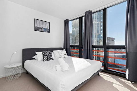 Resort-style Docklands Riverview Stay With Parking - Accommodation Directory 1