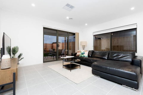 ResortStyle 4BR House With Parking - Accommodation Directory 3