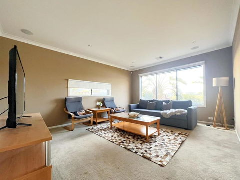 Retreat Andrew House - Accommodation Directory 0
