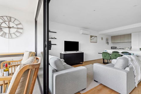 Retreat On Bellerine I 2BR Apartment I Geelong CBD - Accommodation Directory 1