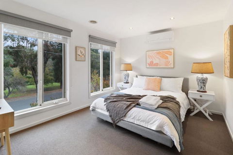 Retreat On Gairloch I Geelong River Hideaway - Accommodation Directory 3