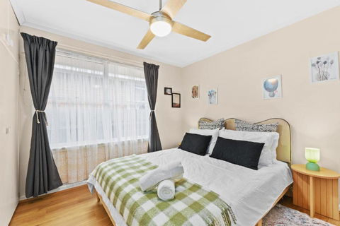 Retro Retreat - Mornington - Accommodation Directory 1