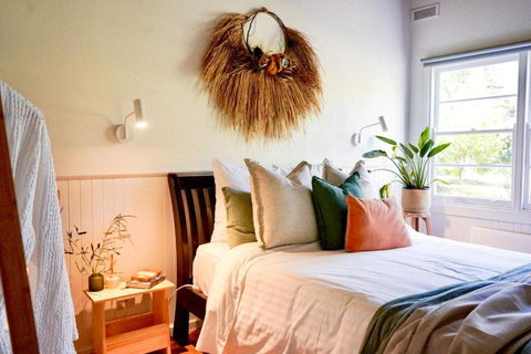 River Lea Cottage - Accommodation Directory 0