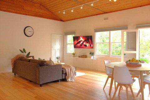 River Lea Cottage - Accommodation Directory 1