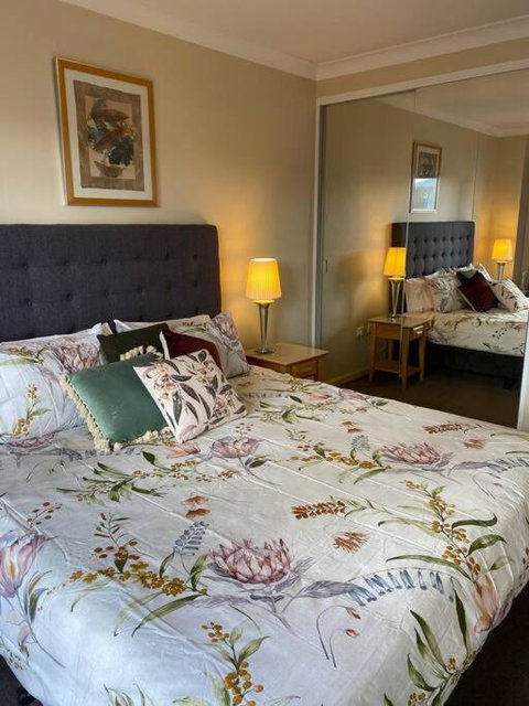 RIVERSIDE CITY VIEW PARKING NETFLIX WIFI WINE FREE - Accommodation Directory 1