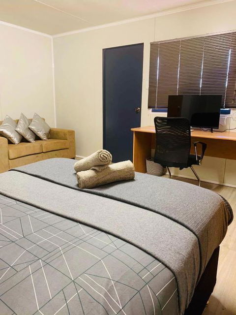 Riverside Hotel - Accommodation Directory 0
