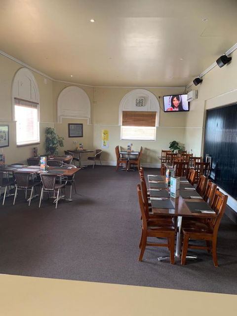 Riverside Hotel - Accommodation Directory 3