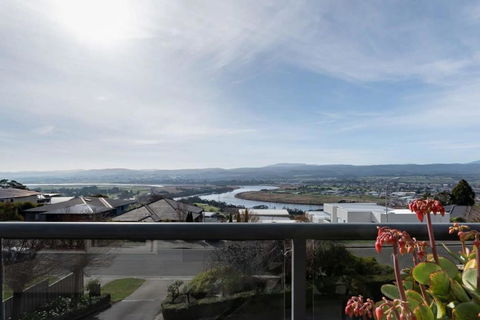 Riverview Escape - Accommodation Directory 2