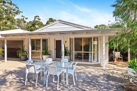 Salt Life - Accommodation Directory 2