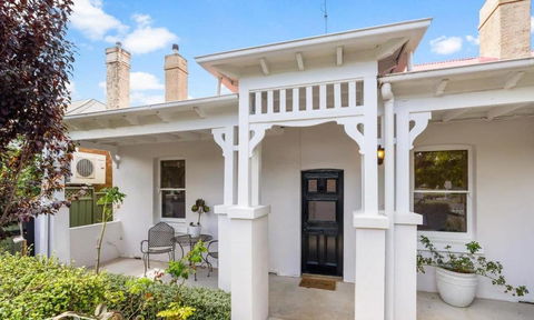 Roseland Cottage - CBD Heritage - Accommodation Directory 0