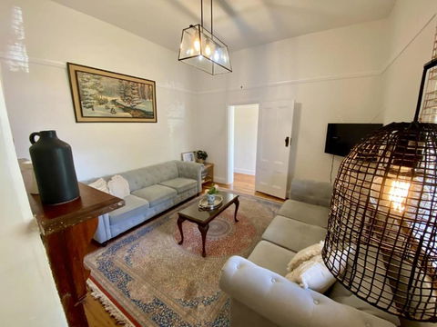 Roseland Cottage - CBD Heritage - Accommodation Directory 2