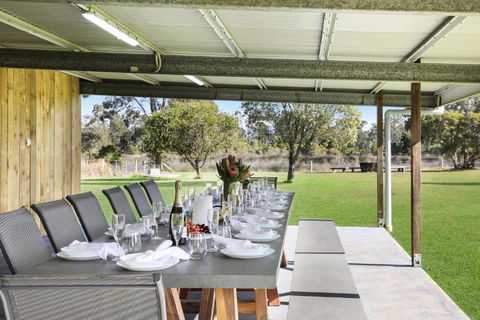 Roads End With Games Barn Ponies Alfresco Dining - Accommodation Directory 2