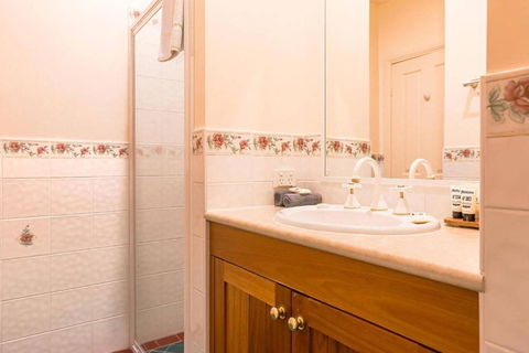 Robyn\'s Nest Lakeside Resort - Accommodation Directory 2