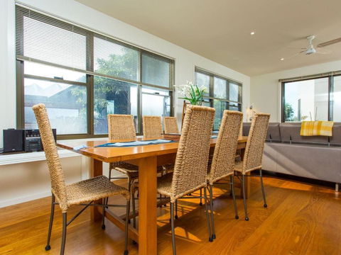 Rolling Waves No 2 - Accommodation Directory 2