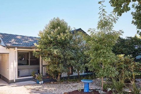 Rose Cottage - Right In Town - Accommodation Directory 1